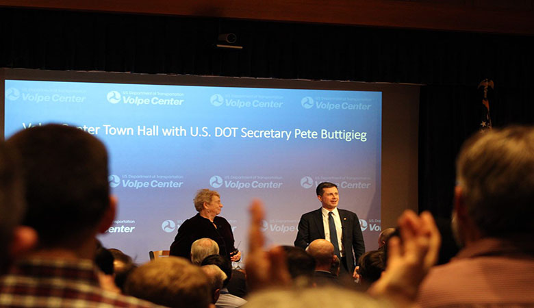U.S. Secretary of Transportation Pete Buttigieg and U.S. DOT Volpe Center Director Anne Aylward during the Secretary’s visit to the U.S. DOT Volpe Center on December 14, 2022. (U.S. DOT Volpe Center image)