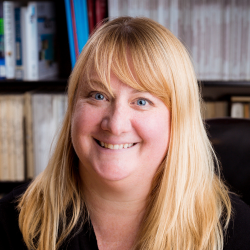 Kelly Curran headshot.